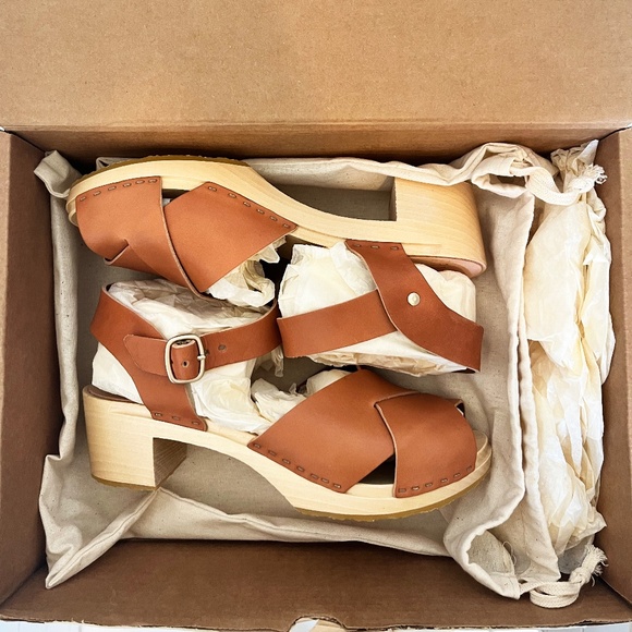 Bryr Sylvie Cross Toe Mid Heel Clog in Whiskey Leather - Picture 7 of 7